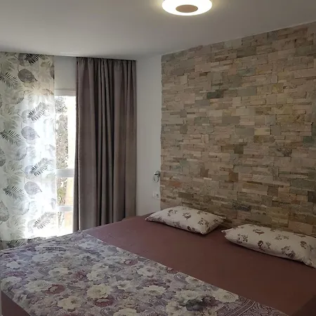 Torres De Yomely Americas *